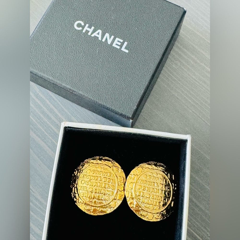 AUTHENTIC Chanel Vintage clip ons.  Like new condition. Classic and timeless.